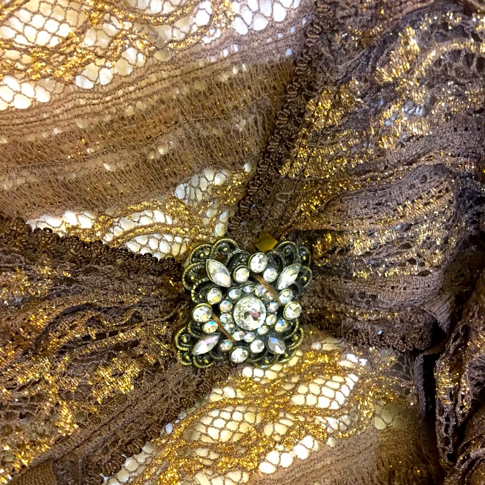 Contours pret a porter top with gold decoration